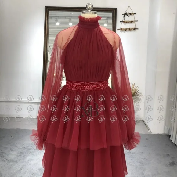 Elegant Red Evening Gown - Picture 2 of 3